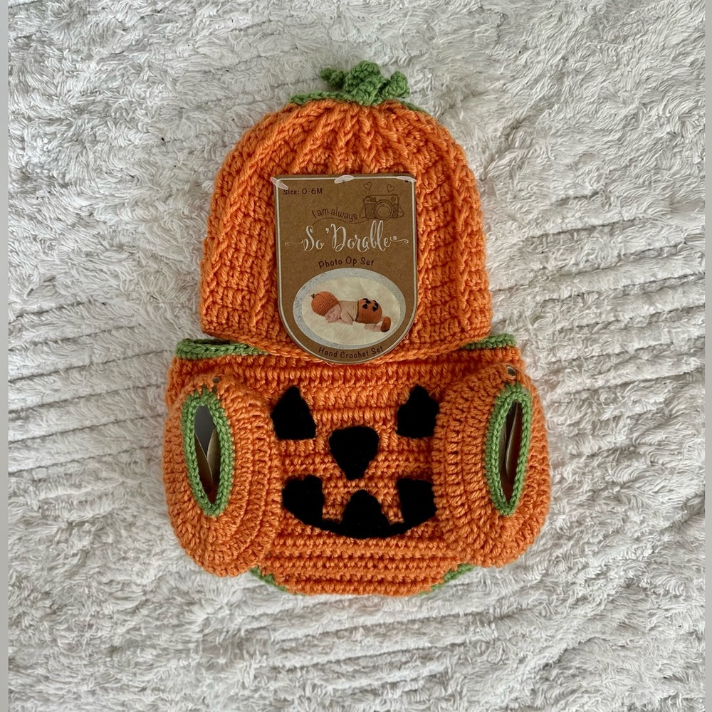 Hand crochet pumpkin photo op set 🎃